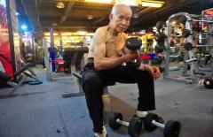 94歲的爺爺仍在堅(jiān)持！