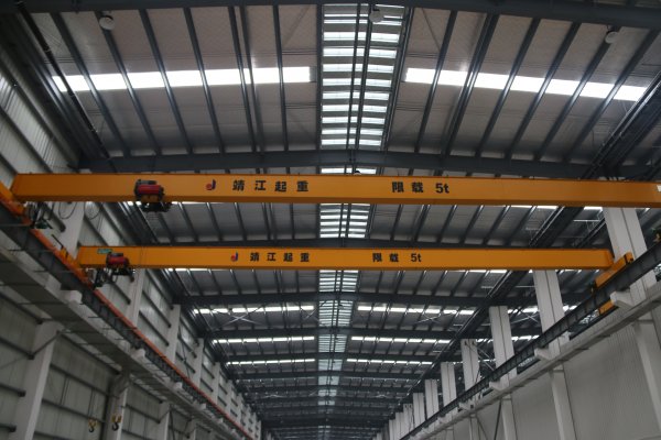 為何行車生產(chǎn)廠家推薦使用歐式起重機(jī)？
