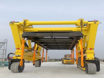 集裝箱跨運(yùn)車優(yōu)勢多，應(yīng)用廣！