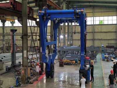 跨運(yùn)車制造廠家需不斷提升技術(shù)，滿足市場需求！